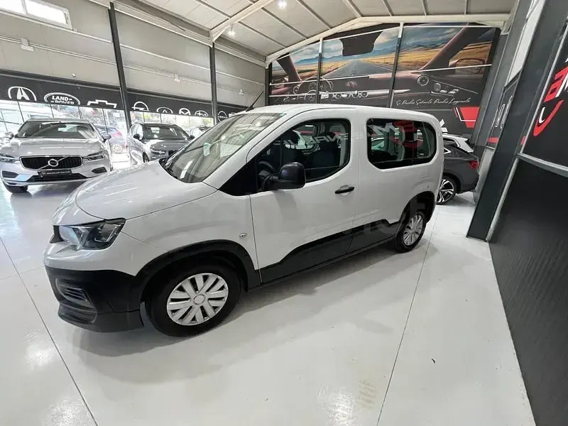 Usado Peugeot Rifter Access 100 CV (73 kW) 2020 Blanco Monovolumen