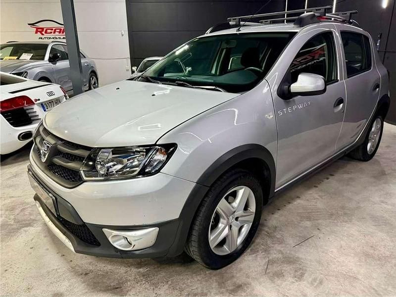 Usado Dacia Sandero Stepway 90 CV (66 kW) 2015 Gris Utilitario