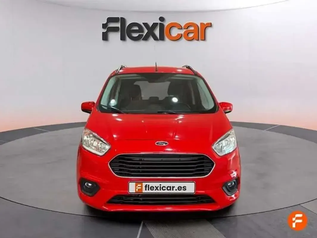 Usado Ford Tourneo Trend 102 CV (75 kW) 2019 Rojo Van