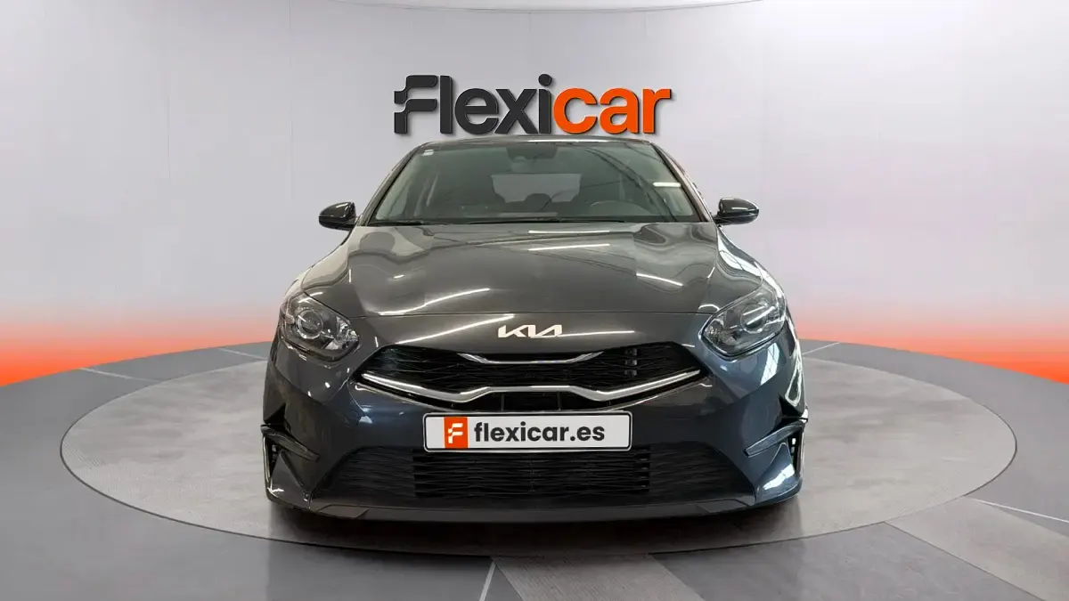 Usado Kia Ceed 136 CV (100 kW) 2023 Gris Utilitario