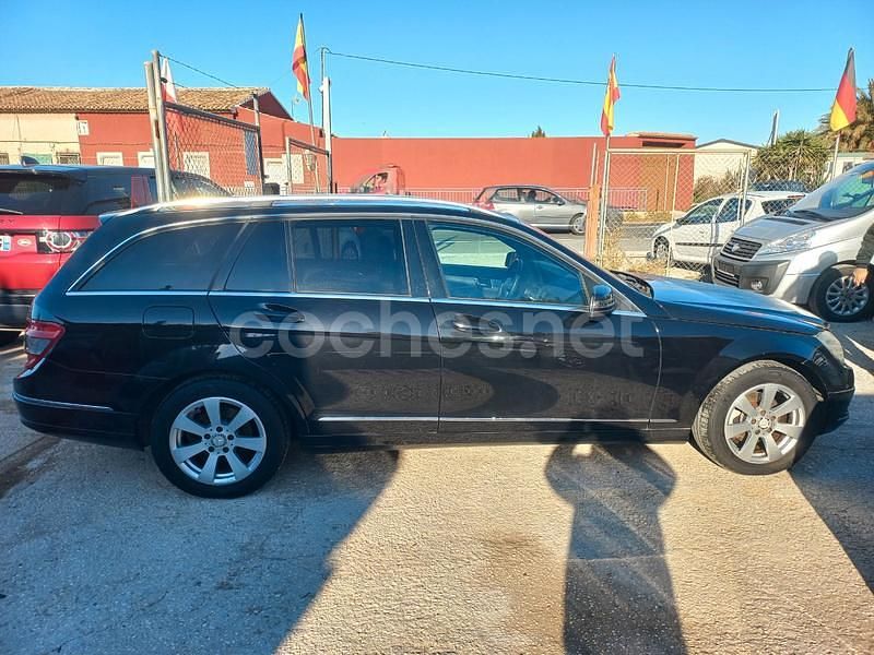 Usado Mercedes C200 Classic 136 CV (100 kW) 2009 Negro Familiar