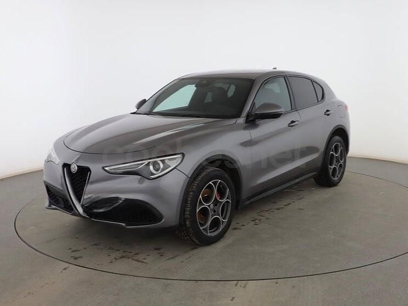 Usado Alfa Romeo Stelvio Sprint 190 CV (139 kW) 2022 Gris / plata SUV