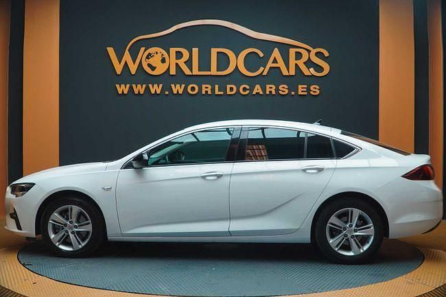 Usado Opel Insignia Business 122 CV (89 kW) 2022 Blanco