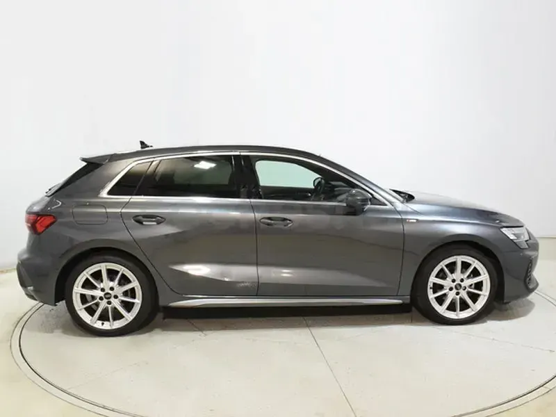 Usado Audi A3 S-Line 150 CV (110 kW) 2025 Gris / plata Berlina