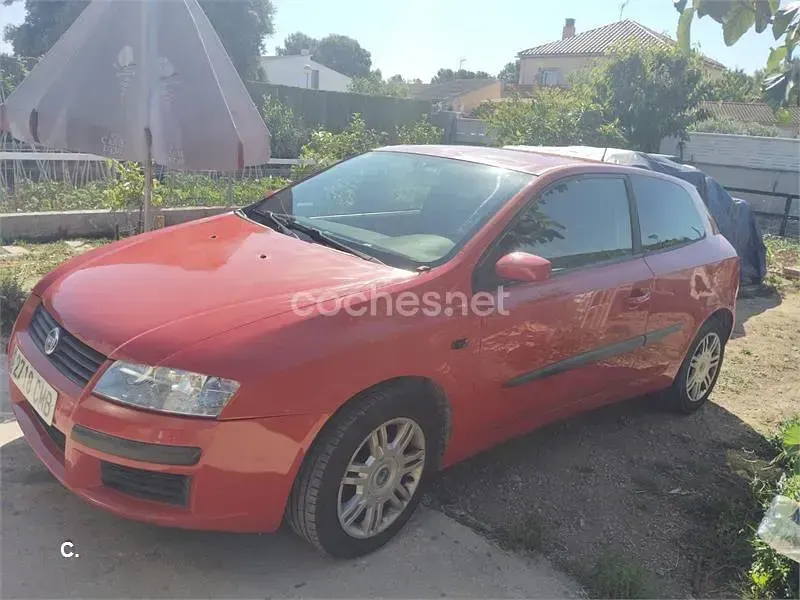 Usado Fiat Stilo Dynamic 115 CV (84 kW) 2003 Rojo Berlina