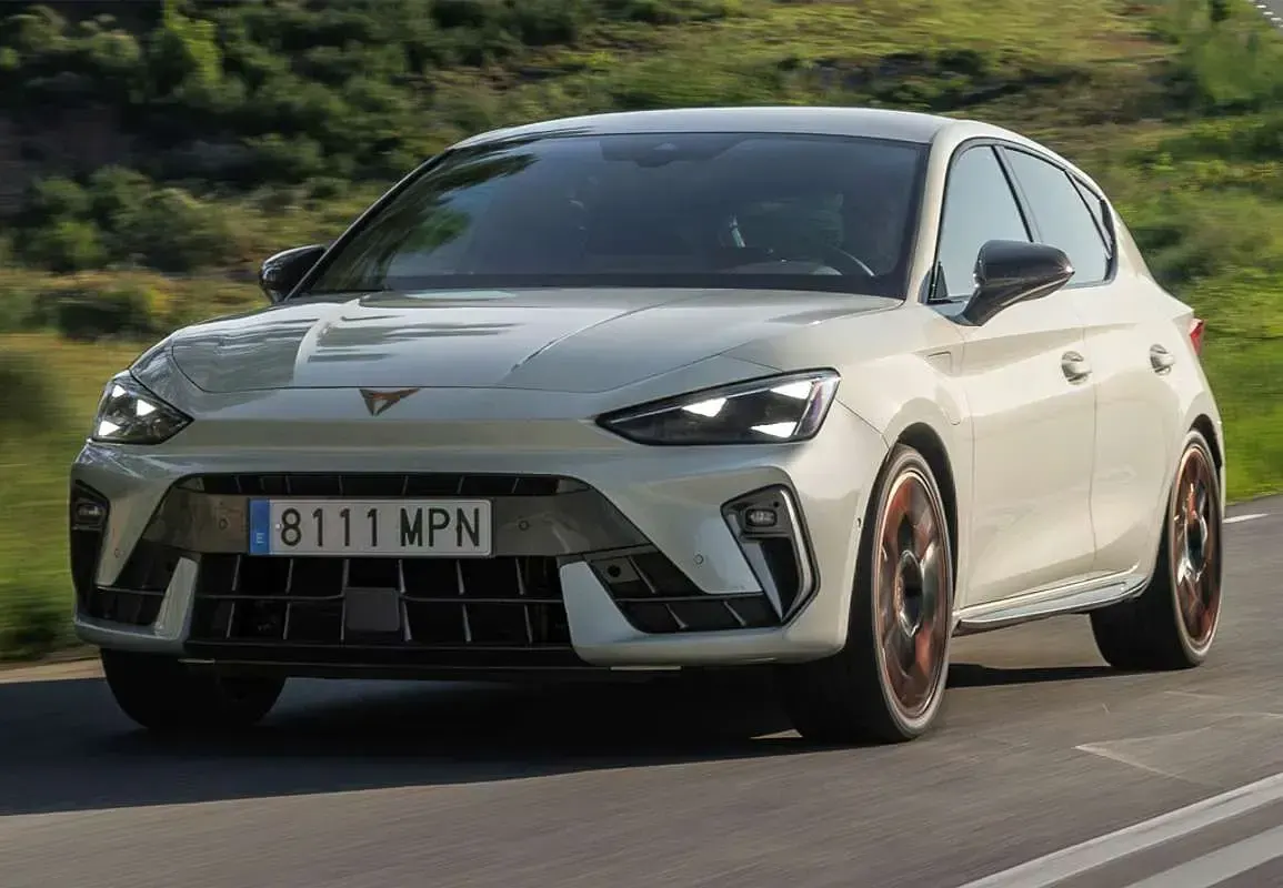 Begagnad Cupra Leon VZ 300 HK (220 kW) 2023 Vit Halvkombi