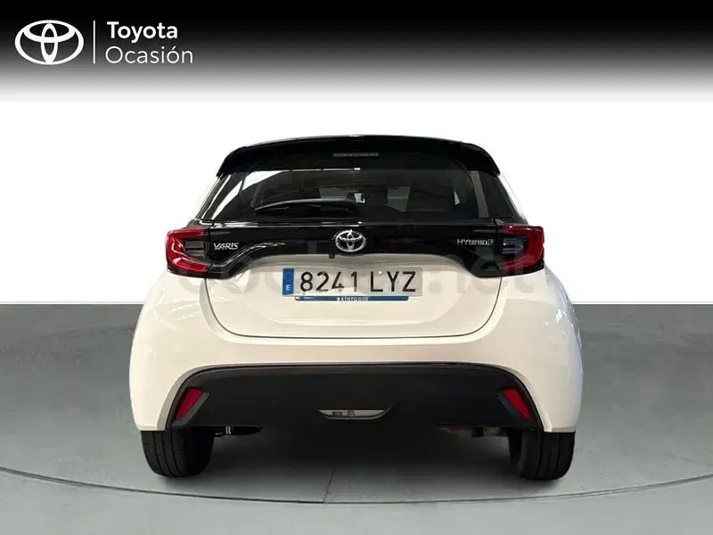 Usado Toyota Yaris Hybrid Active 116 CV (85 kW) 2022 Blanco Berlina