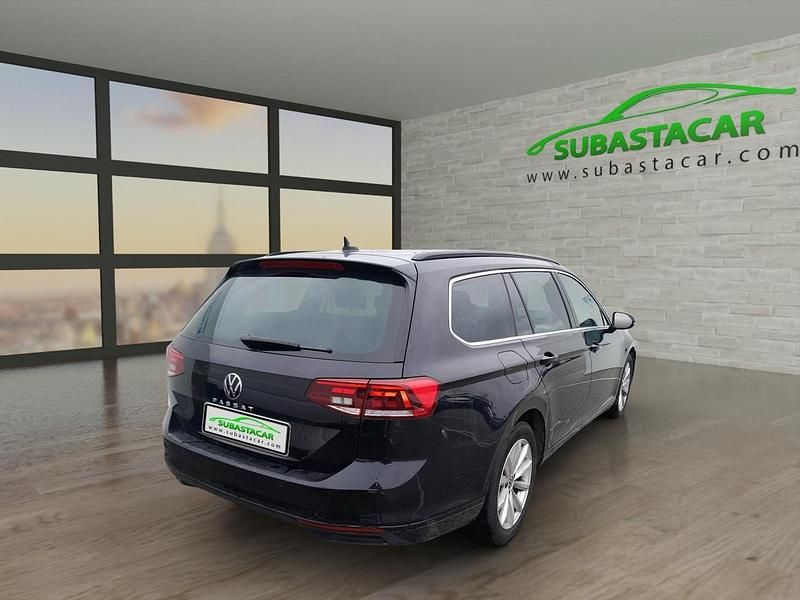 Usado VW Passat Executive 150 CV (110 kW) 2023 Negro Familiar