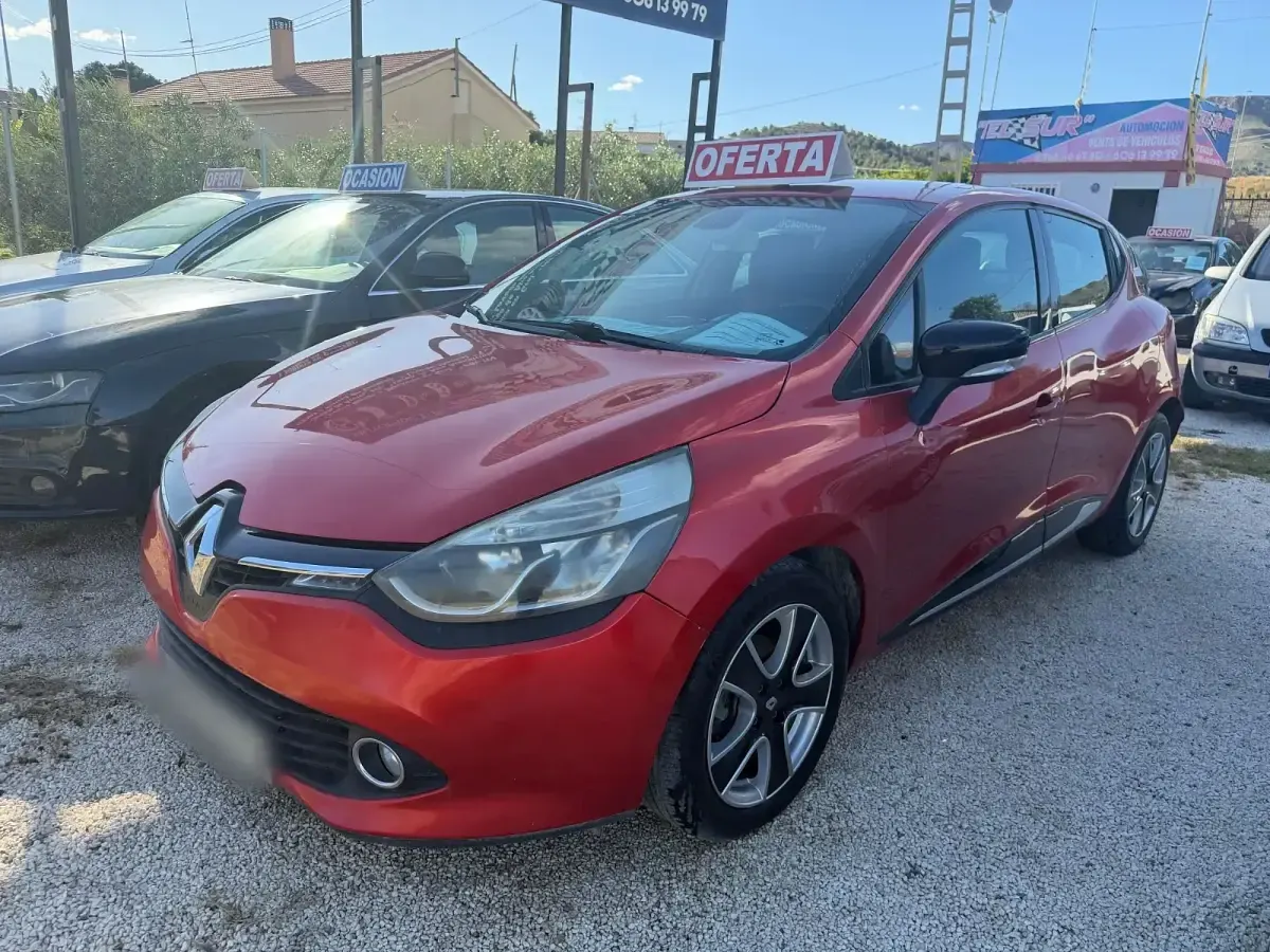 Usado Renault Clio Dynamique 90 CV (66 kW) 2014 Rojo