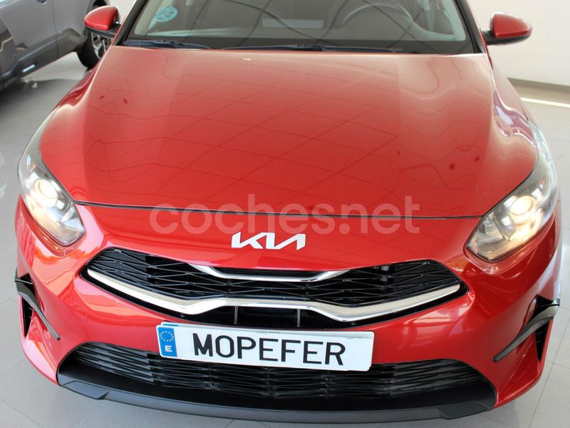 Usado Kia Ceed 120 CV (88 kW) 2022 Rojo Utilitario