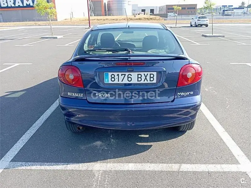 Usado Renault Mégane Coupé Dynamique 95 CV (69 kW) 2002 Azul Coupe