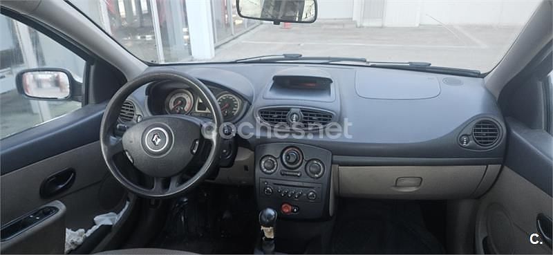 Usado Renault Clio II Privilege 85 CV (62 kW) 2006 Beige Berlina