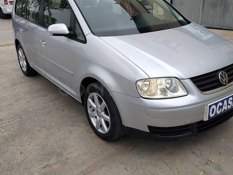 Usado VW Touran Advance 102 CV (75 kW) 2004 Gris / plata Monovolumen