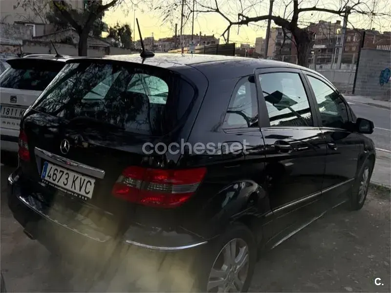 Usado Mercedes B200 136 CV (100 kW) 2011 Negro Monovolumen