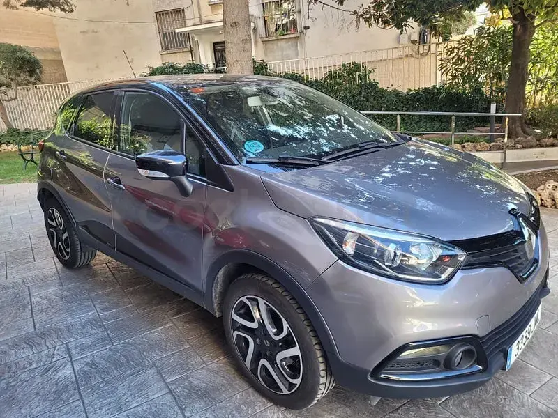 Usado Renault Captur Intens 120 CV (88 kW) 2016 Beige SUV