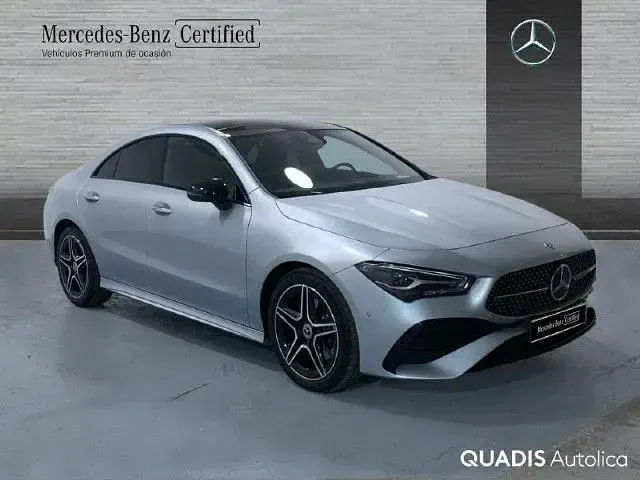 Usado Mercedes CLA220 190 CV (139 kW) 2025 Plata hightech Berlina