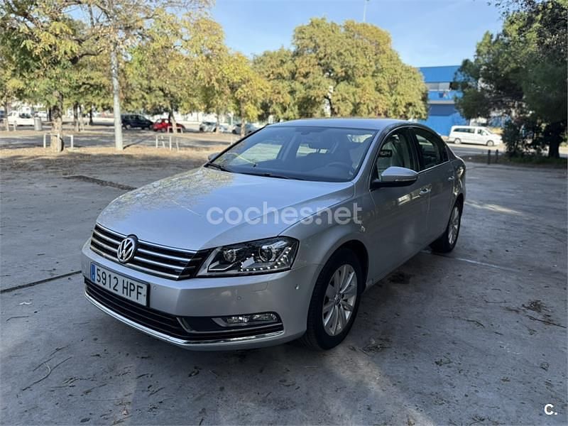 Gris / plata Usado 2013 VW Passat Advance Berlina | 10.990 € (Buen precio) - Imagen 1/4