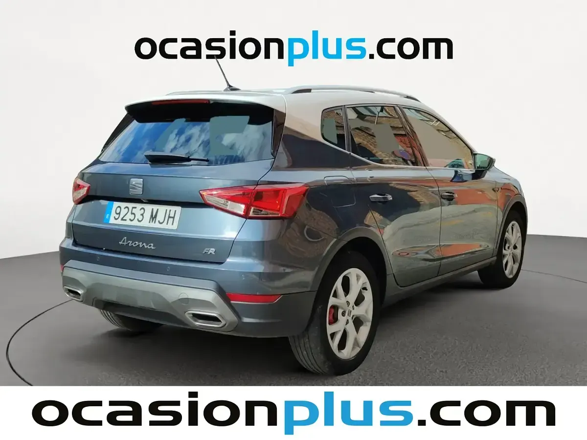 Usado Seat Arona FR 150 CV (110 kW) 2023 Gris / plata SUV