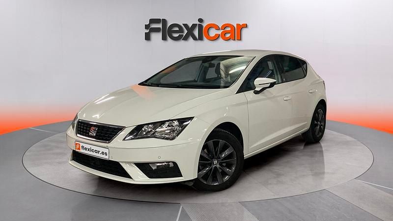 Usado Seat Leon Style 130 CV (95 kW) 2020 Blanco Berlina