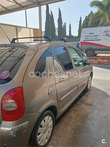 Usado Citroën Xsara Picasso Exclusive 92 CV (67 kW) 2007 Beige Monovolumen
