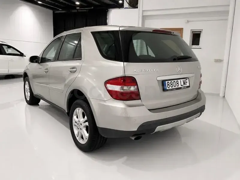 Usado Mercedes ML320 224 CV (164 kW) 2007 Beige SUV