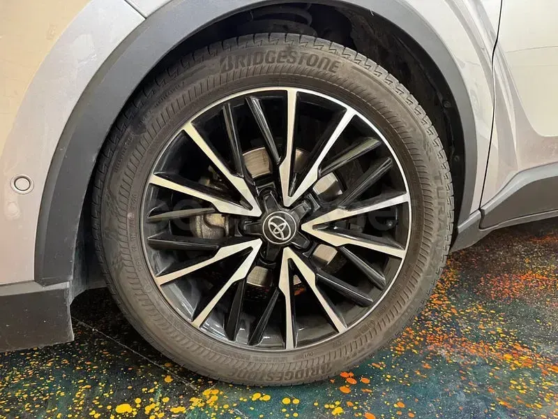 Usado Toyota C-HR Active 122 CV (89 kW) 2018 Gris / plata SUV