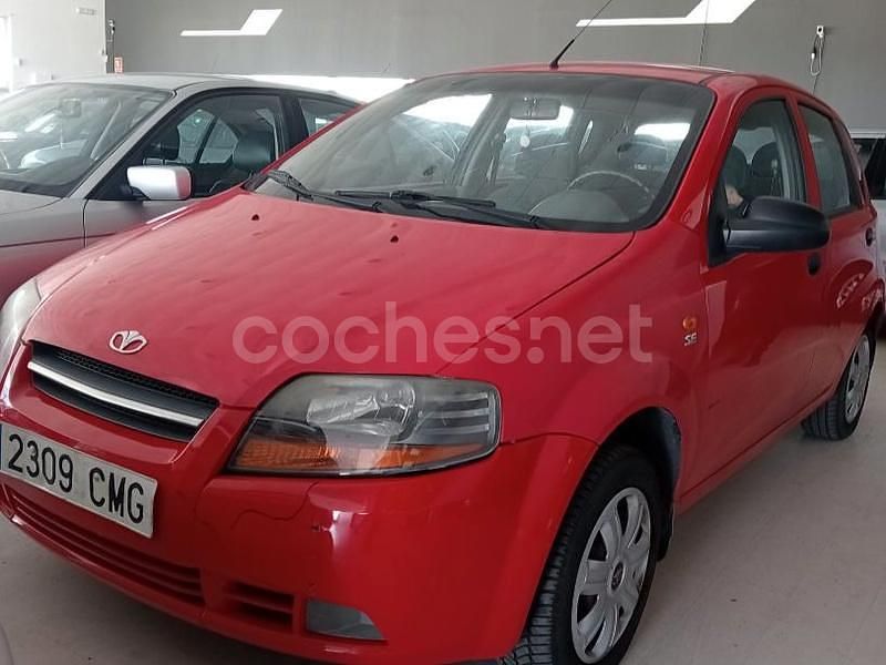 Rojo Usado 2003 Chevrolet Kalos SE Berlina | 1599 € (Precio justo) - Imagen 1/4