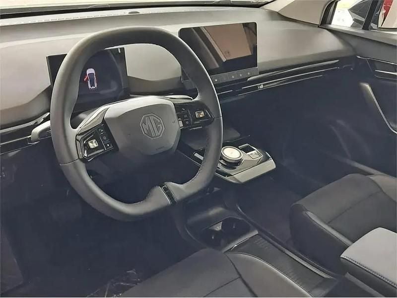 Ny MG MG4 EV Luxury 150 kW (204 HK) 2025 Vit Halvkombi