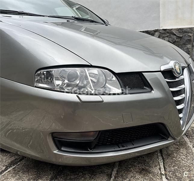 Usado Alfa Romeo GT Distinctive 165 CV (121 kW) 2005 Gris / plata Coupe