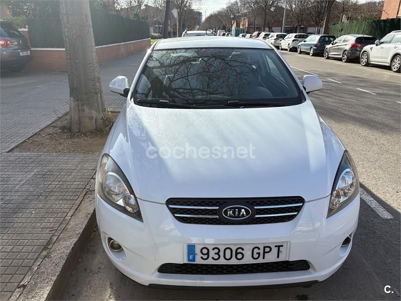 Używany Kia Ceed Active 122 KM (89 kW) 2009 Biały Hatchback