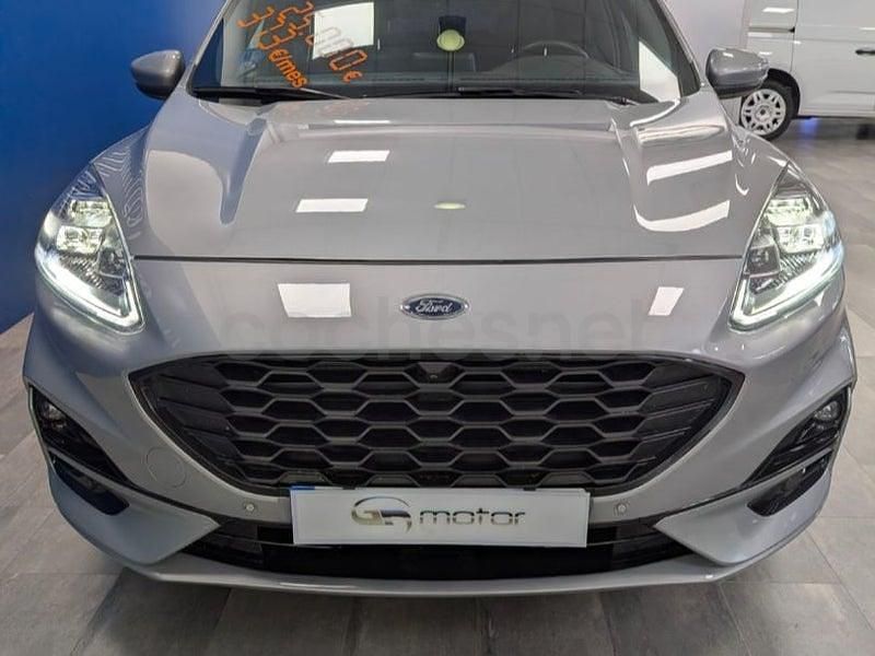 Usado Ford Kuga ST-Line 225 CV (165 kW) 2022 Gris / plata SUV