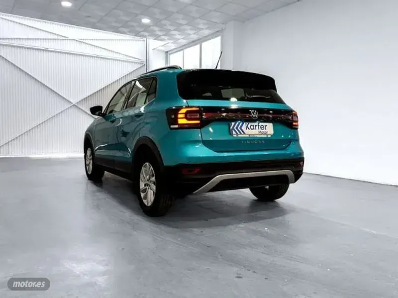 Usado VW T-Cross Advance 110 CV (80 kW) 2021 Azul SUV