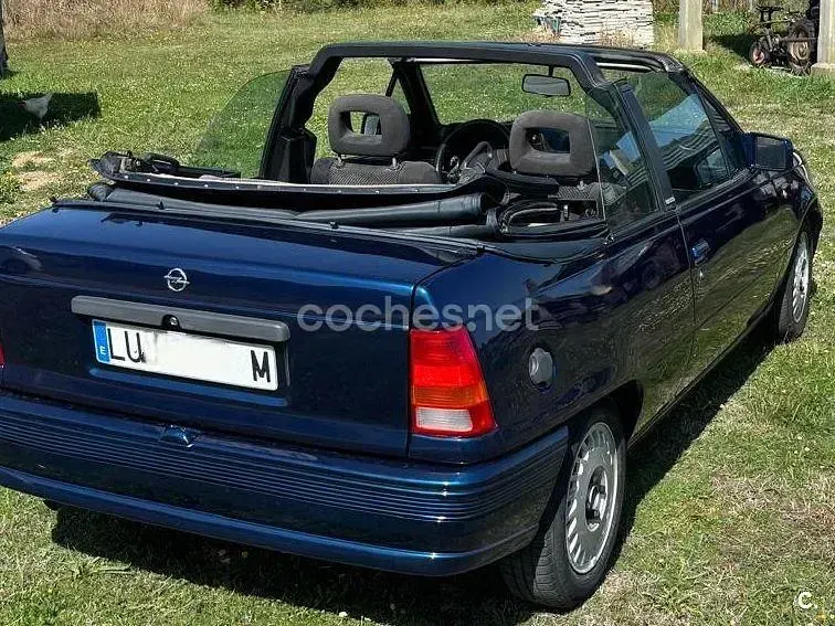 Usado Opel Kadett S 82 CV (60 kW) 1990 Azul Utilitario