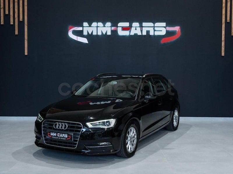 Usado Audi A3 Attraction 110 CV (80 kW) 2014 Negro Berlina