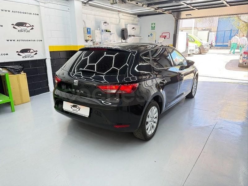 Käytetty Seat Leon I-Tech 105 HP (77 kW) 2013 Musta Sedan