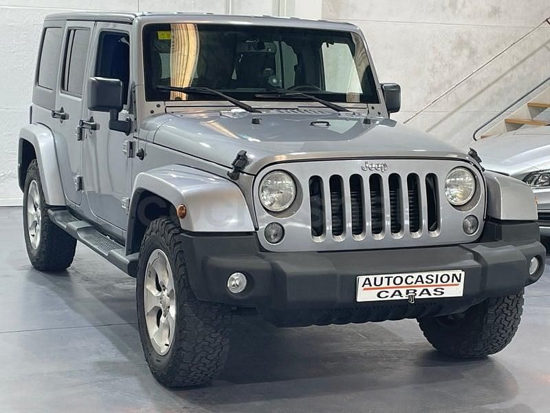Usado Jeep Wrangler Unlimited Sahara 200 CV (147 kW) 2015 Gris / plata SUV