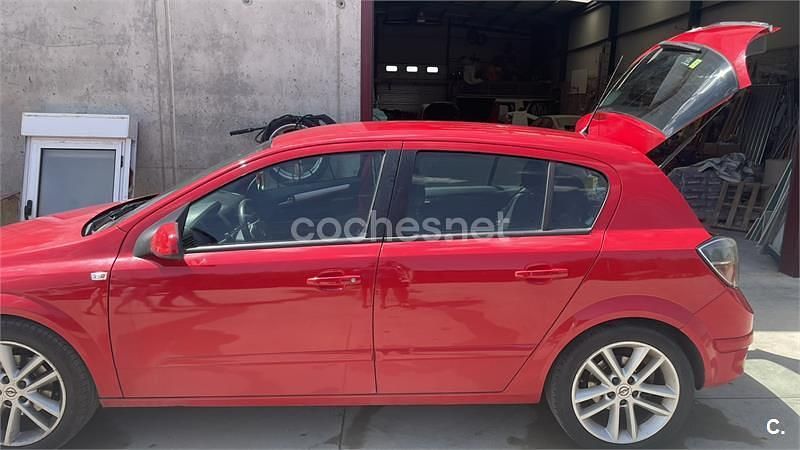 Usado Opel Astra Enjoy 100 CV (73 kW) 2007 Rojo Berlina