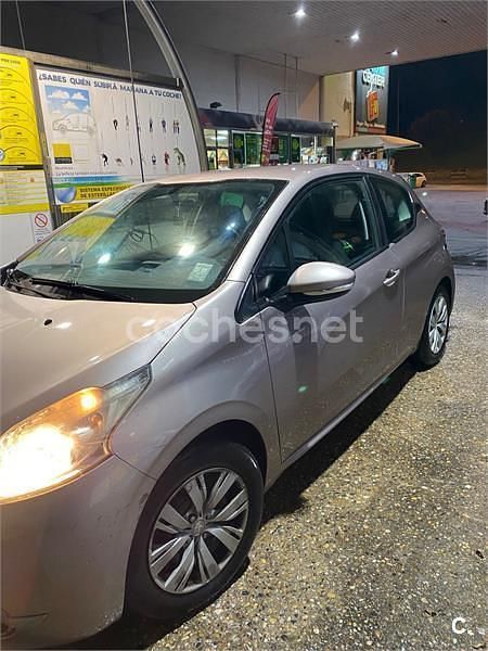 Usado Peugeot 208 Active 82 CV (60 kW) 2013 Beige Utilitario
