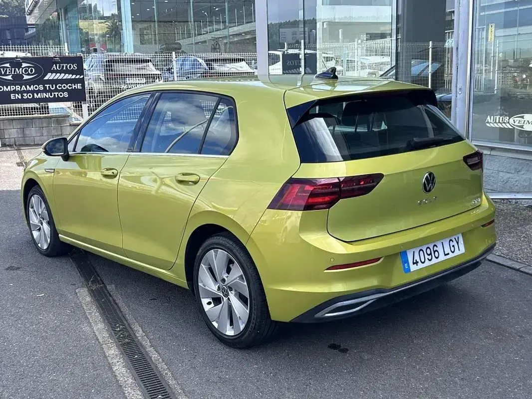 Usado VW Golf VII Style 150 CV (110 kW) 2020 Amarillo Utilitario