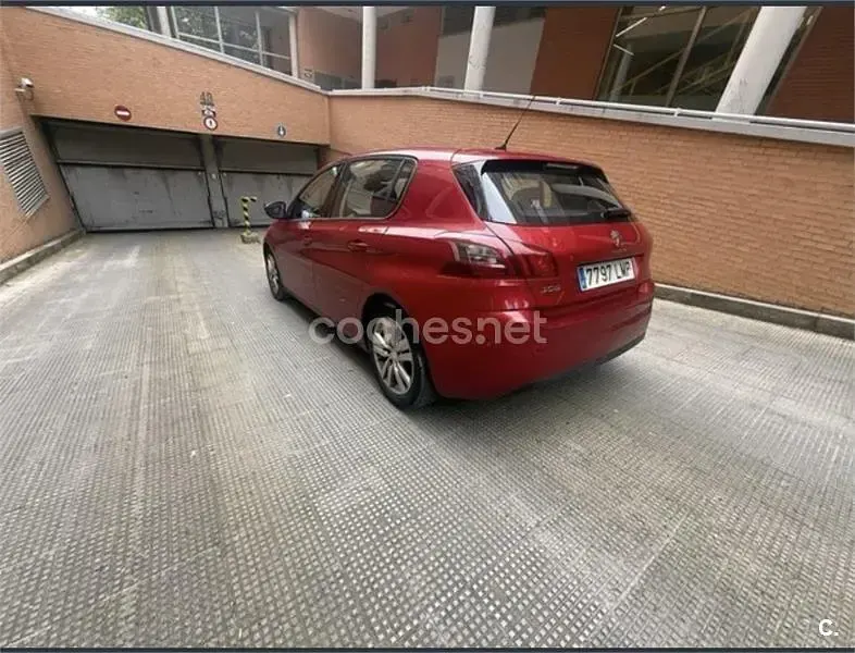 Usado Peugeot 308 Allure 130 CV (95 kW) 2021 Granate Berlina