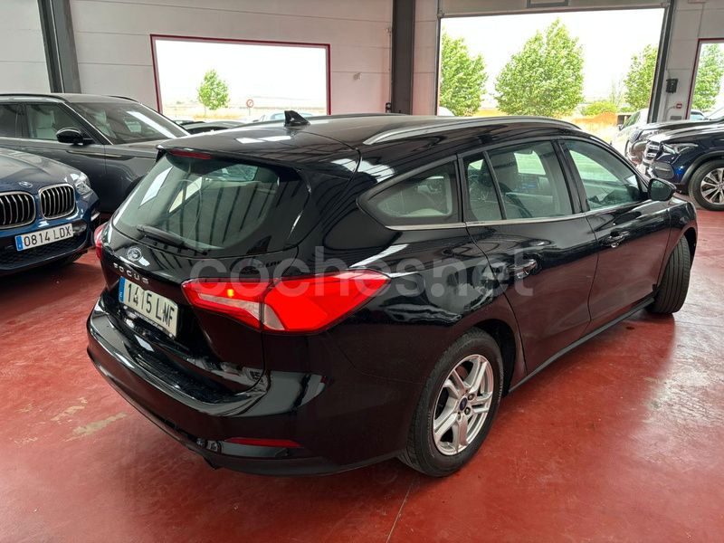 Usado Ford Focus Active X 120 CV (88 kW) 2021 Negro Berlina