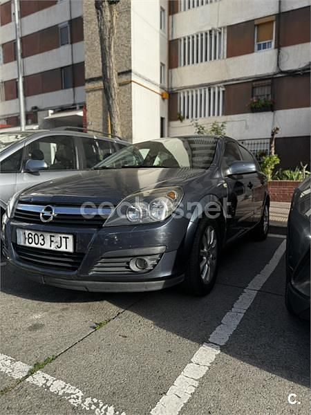 Usado Opel Astra Cosmo 100 HP (73 kW) 2006 Azul Sedan