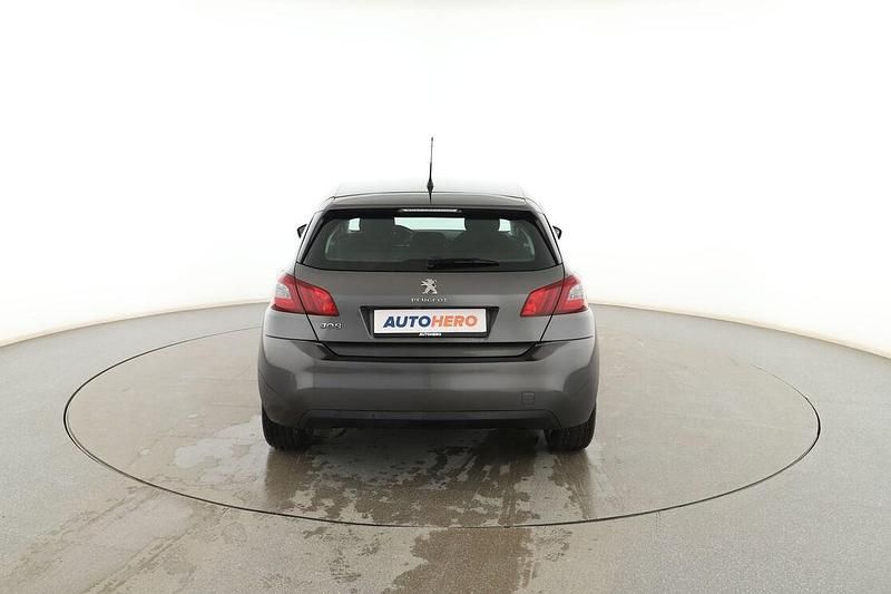 Usado Peugeot 308 Active 131 CV (96 kW) 2021 Gris Utilitario