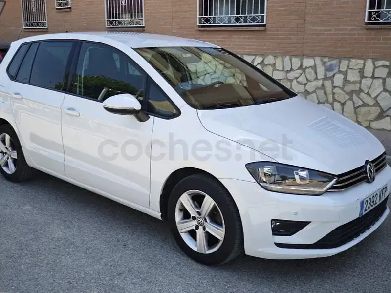 Usado VW Golf Sportsvan Advance 115 CV (84 kW) 2018 Blanco Monovolumen