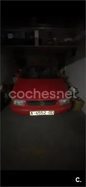 Usado VW Polo 50 CV (36 kW) 1997 Rojo Berlina