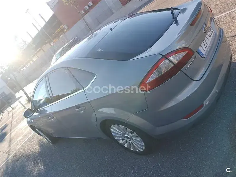 Usado Ford Mondeo Ambiente 125 CV (91 kW) 2009 Gris / plata Berlina