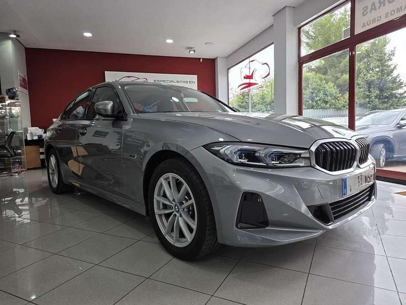 Gris / plata Usado 2024 BMW 320e Berlina | 32.890 € (Super precio) - Imagen 1/4