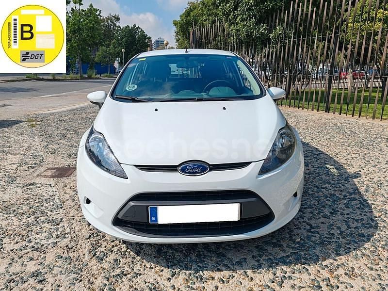 Blanco Usado 2010 Ford Fiesta Trend Utilitario | 4800 € (Precio justo) - Imagen 1/4