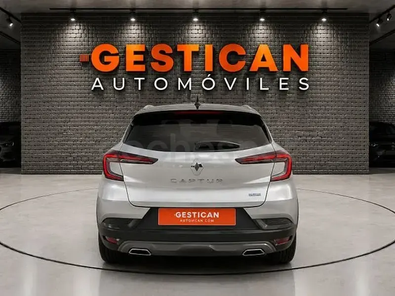 Usado Renault Captur RS Line 160 CV (117 kW) 2022 Gris / plata SUV