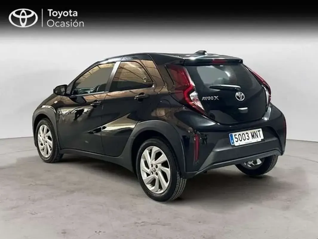 Usado Toyota Aygo X X-play 72 CV (52 kW) 2024 Negro SUV